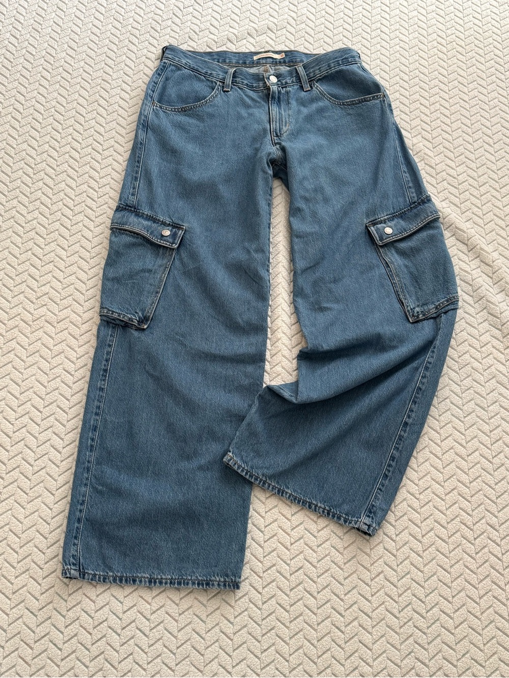 Levi's Superlow Loose Cargo Jeans Medium Wash Blue Denim Women's Size 30x32